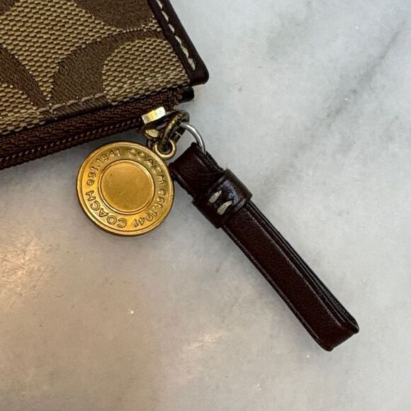 Coach Wallet Jacquard Signature Logo Stripe Legacy Sateen Interior Card Holder - Picture 8 of 10